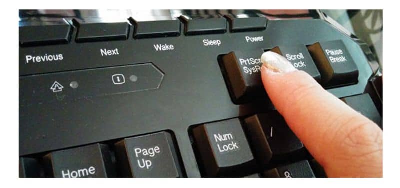 Captura de tela de teclado, dedo de mulher
