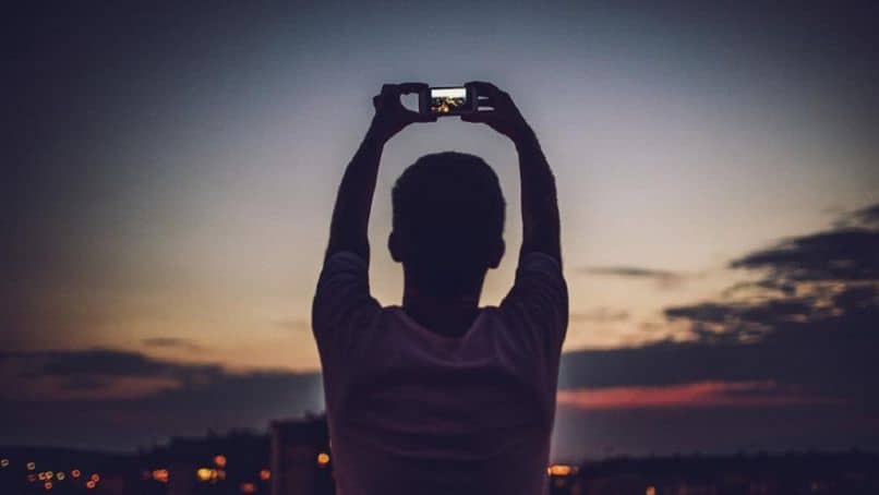 tirando foto à noite