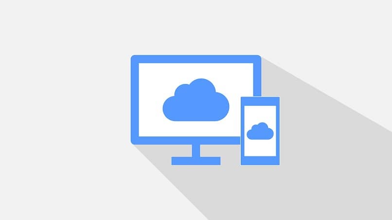 pc e celular com ícone de nuvem em fundo branco