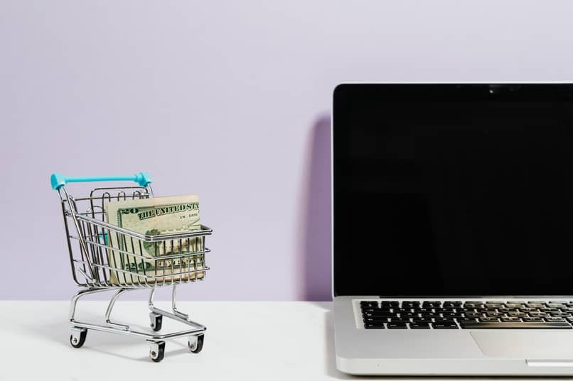 carrinho de compras e computador