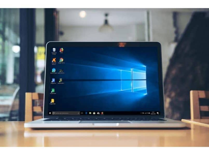 laptop com sistema operacional windows