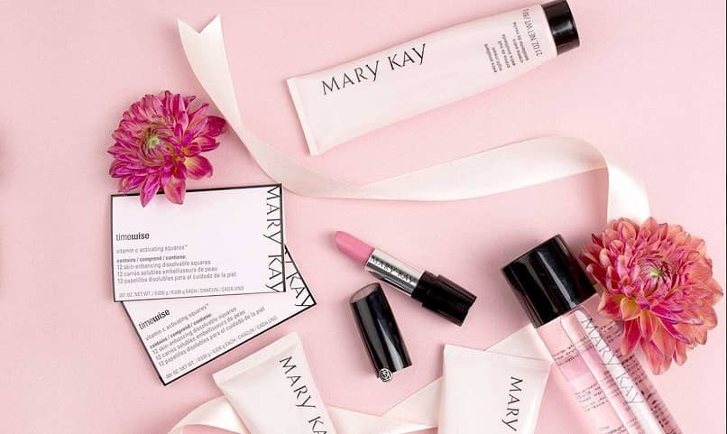 diferentes produtos da marca de cosméticos mary kay
