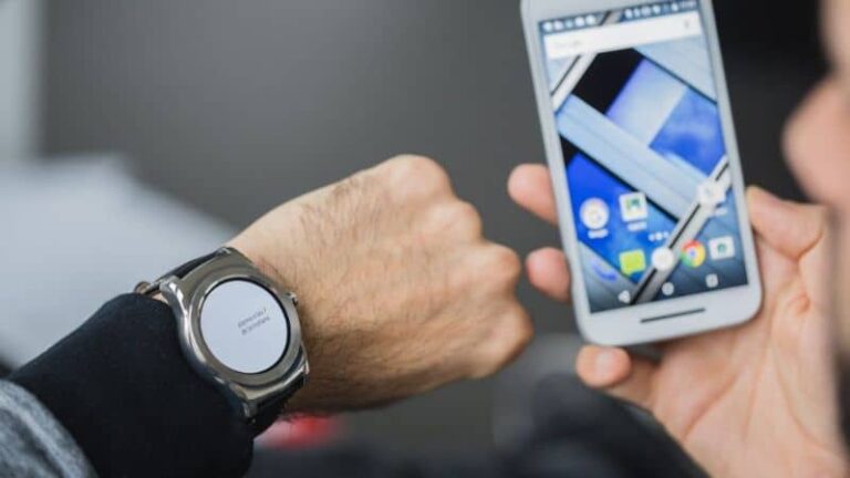 Como conectar e sincronizar um Smartwatch com um iPhone ou celular Como Conectar Un Reloj Inteligente A Un Celular