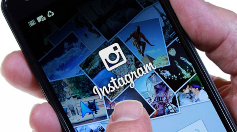 Celular com logotipo do Instagram na tela