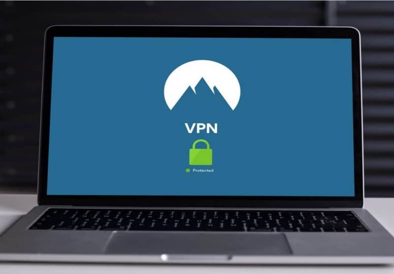 Tela do laptop com logotipo VPN