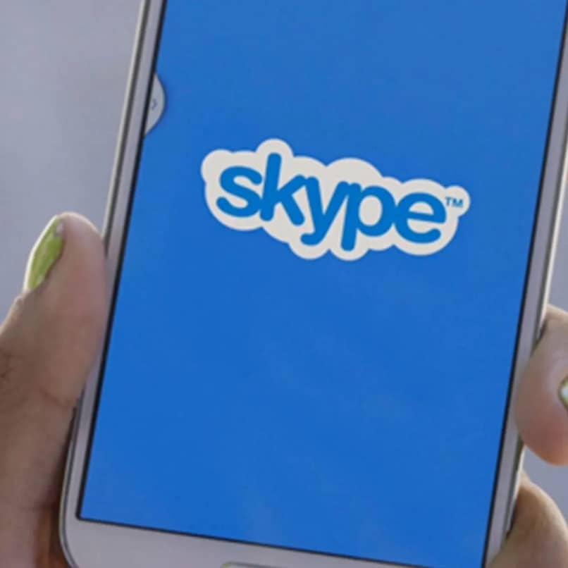 mão do telefone skype