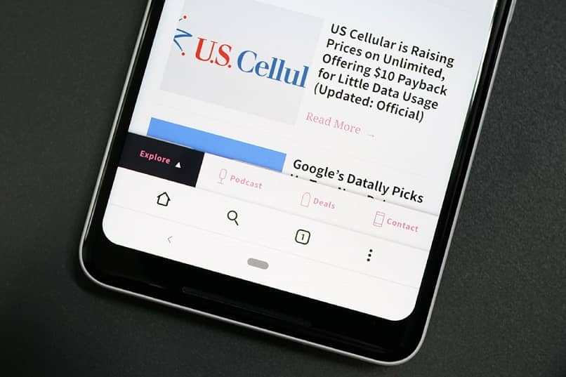 telefone celular ligado com artigo para ler de uscellul da nova versão beta do Chrome