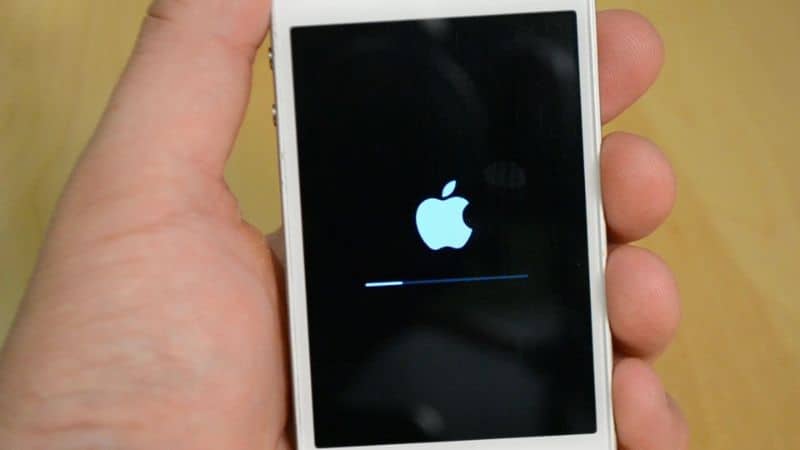 Dispositivo móvel restaurando o iPhone 8