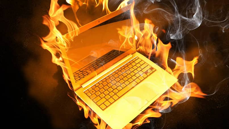 computadoras en llamas 