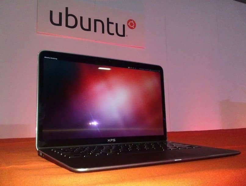 laptop com sistema ubuntu