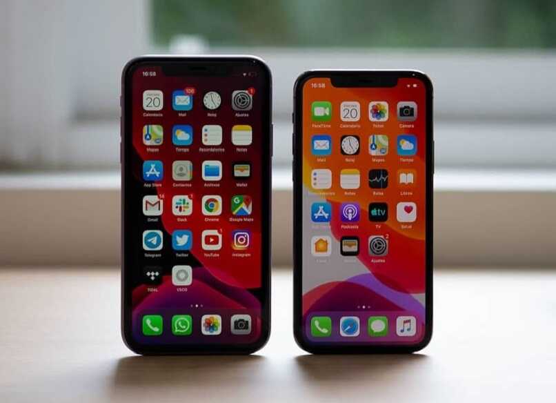 dois dispositivos móveis iphone