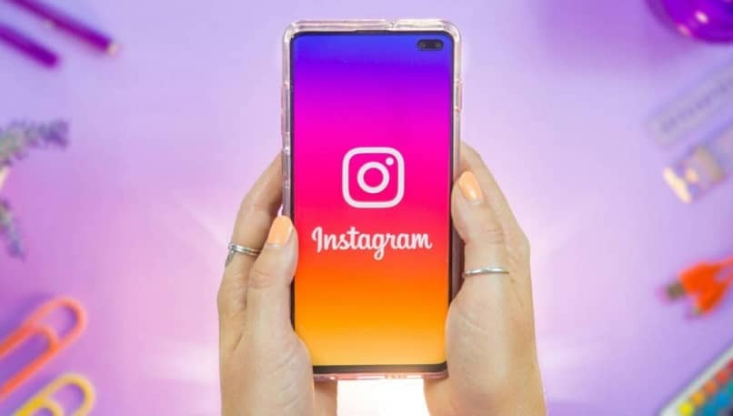 coloque cores do arco-íris nas histórias do instagram